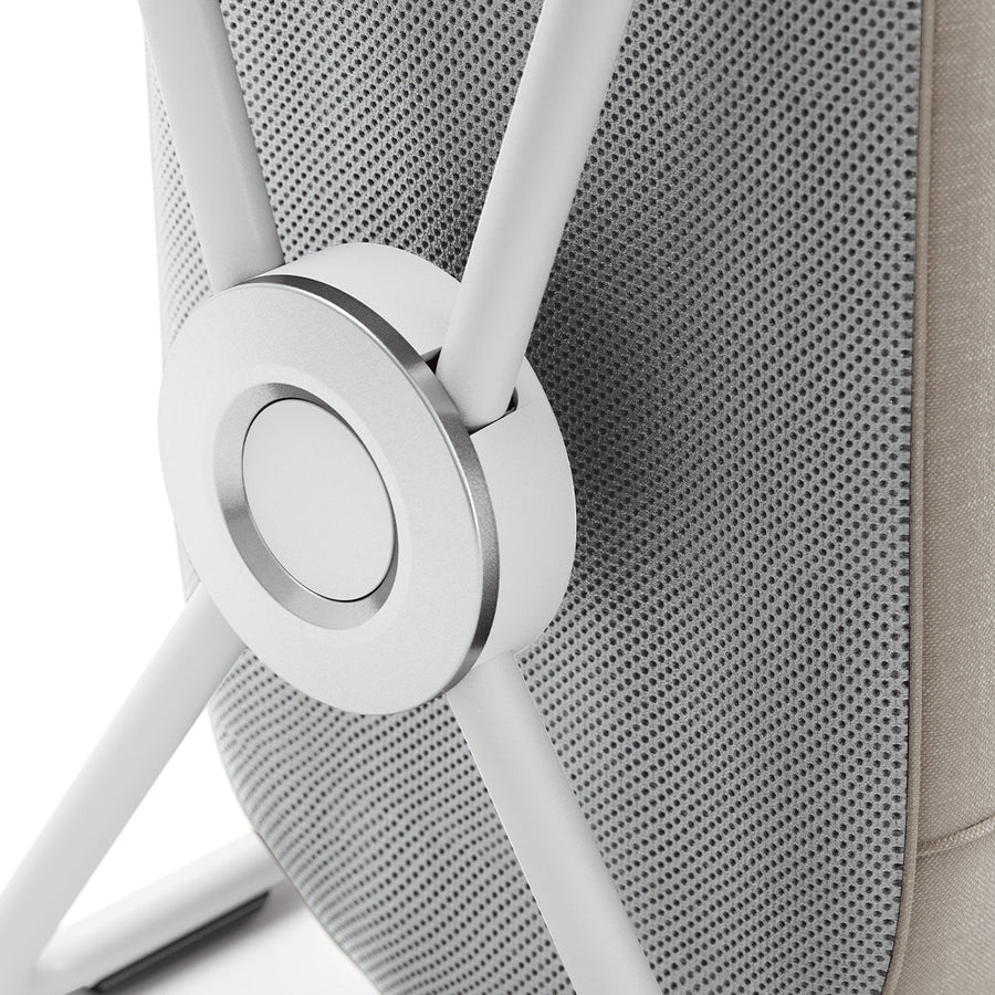 Simplehuman Detail view of the White Single X-Frame Hamper folding mechanism and two-tone removable liner.