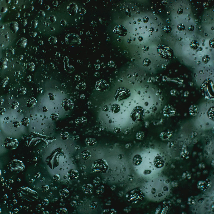 A close up of water droplets representing Simplehuman's Spring Water scent
